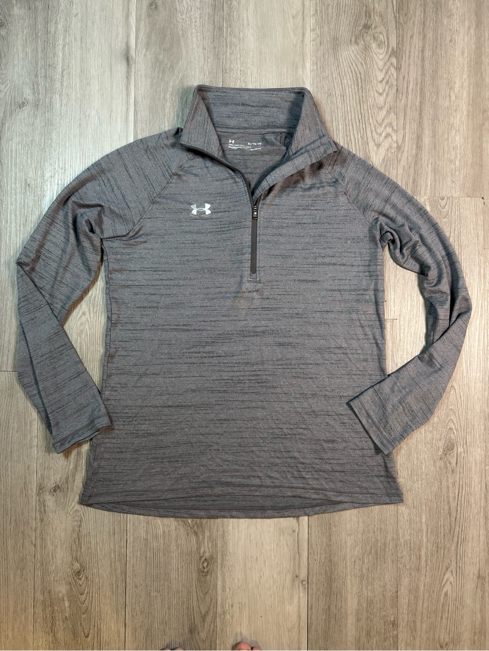 Under Armour HeatGear women’s  XL Gray Loose 1/4 Zip Long Sleeve Mock neck